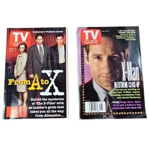 TV Guides 1997/1998 X-Files Collector's Foldout Cover  1 of 2 Collectors' Covers